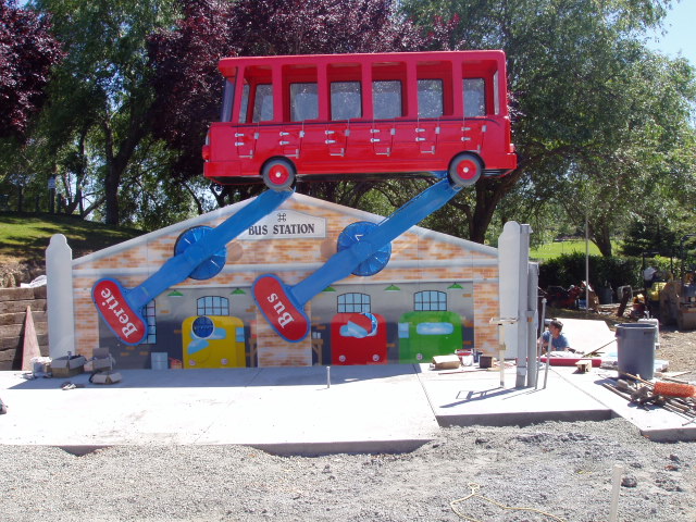 File:Mt. Olympus Theme Park - Zamperla Crazy Bus.jpg - Wikimedia